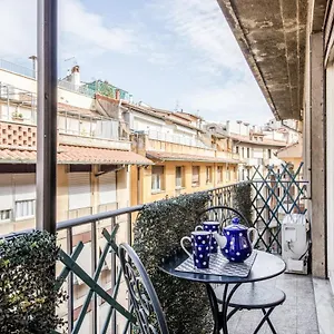  Apartment Guesthost - Elegant Ponte Vecchio