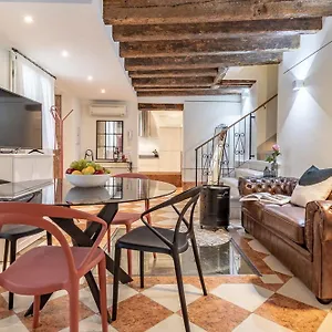  Apartment Italian Experience-rio San Lorenzo Boutique Italy