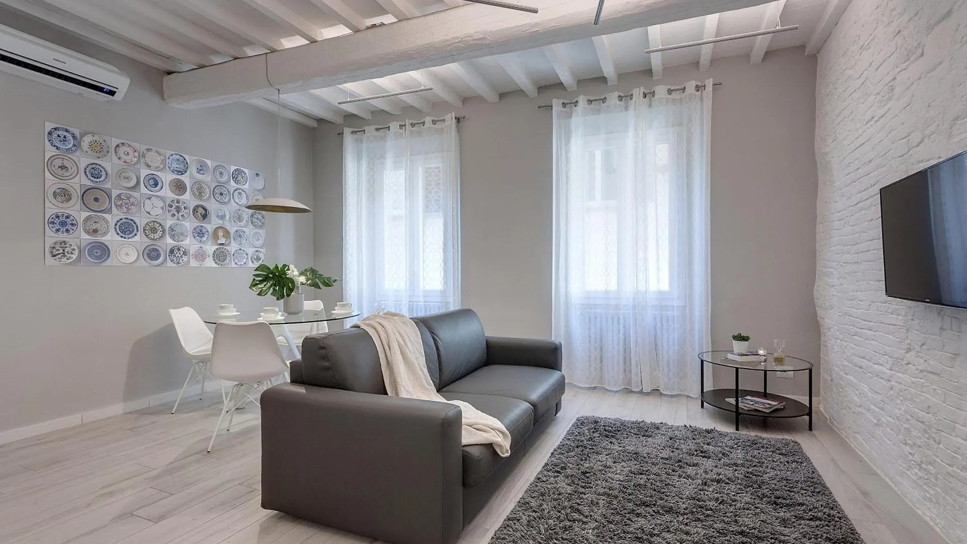 Jake & Francis Apartments By Mamo Florence