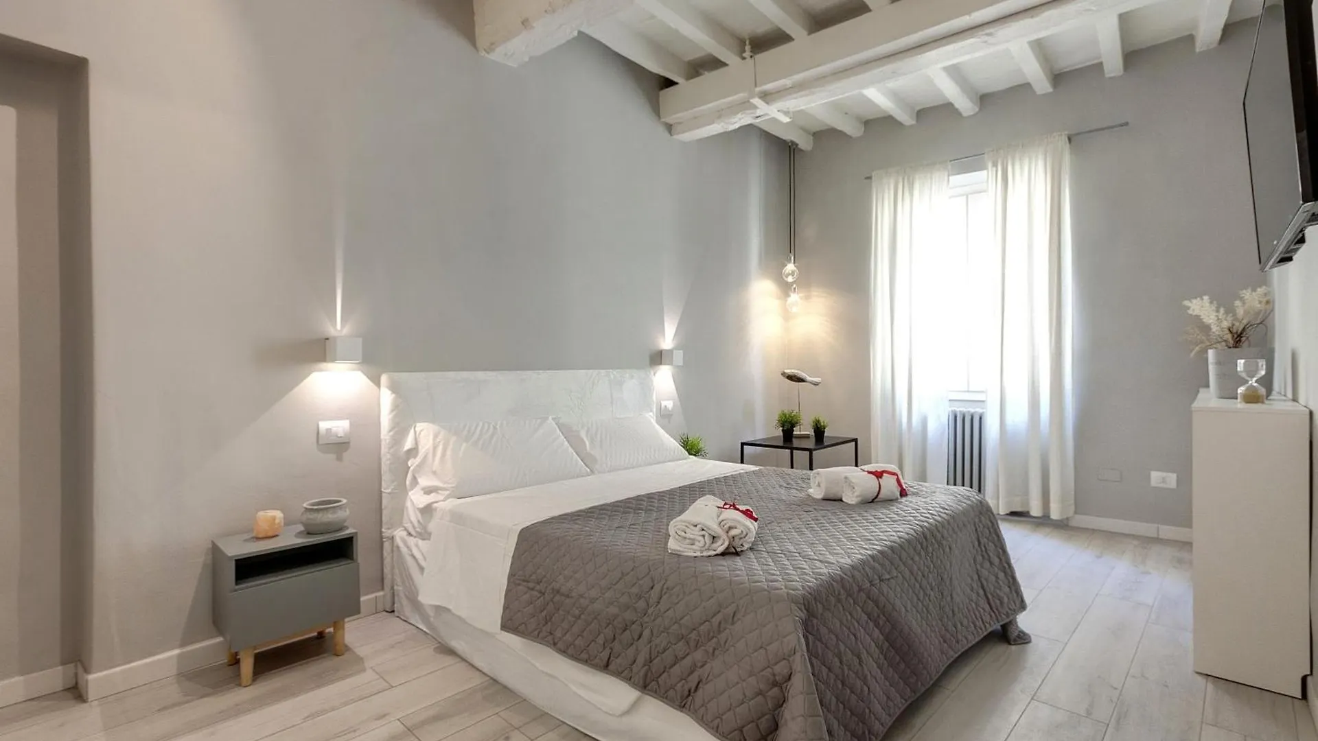 Jake & Francis Apartments By Mamo Florence 0*,  Italy