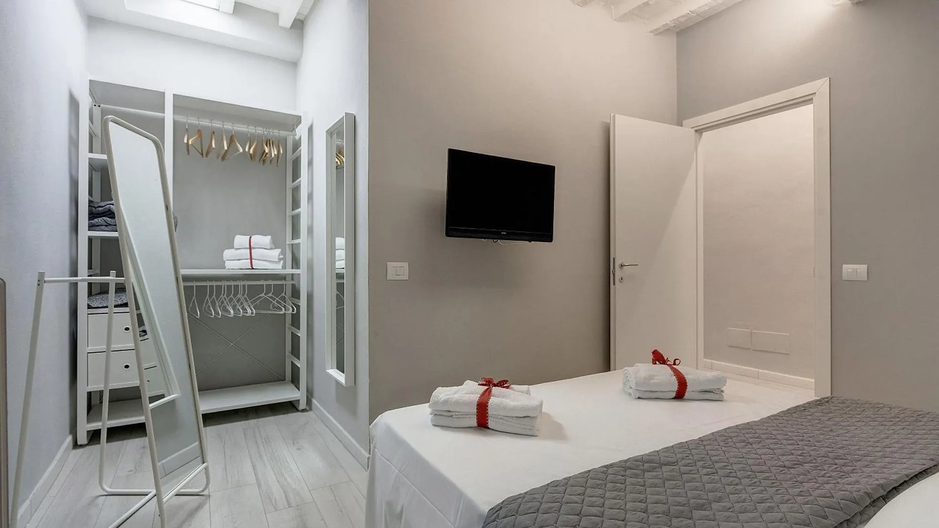 Jake & Francis Apartments By Mamo Florence