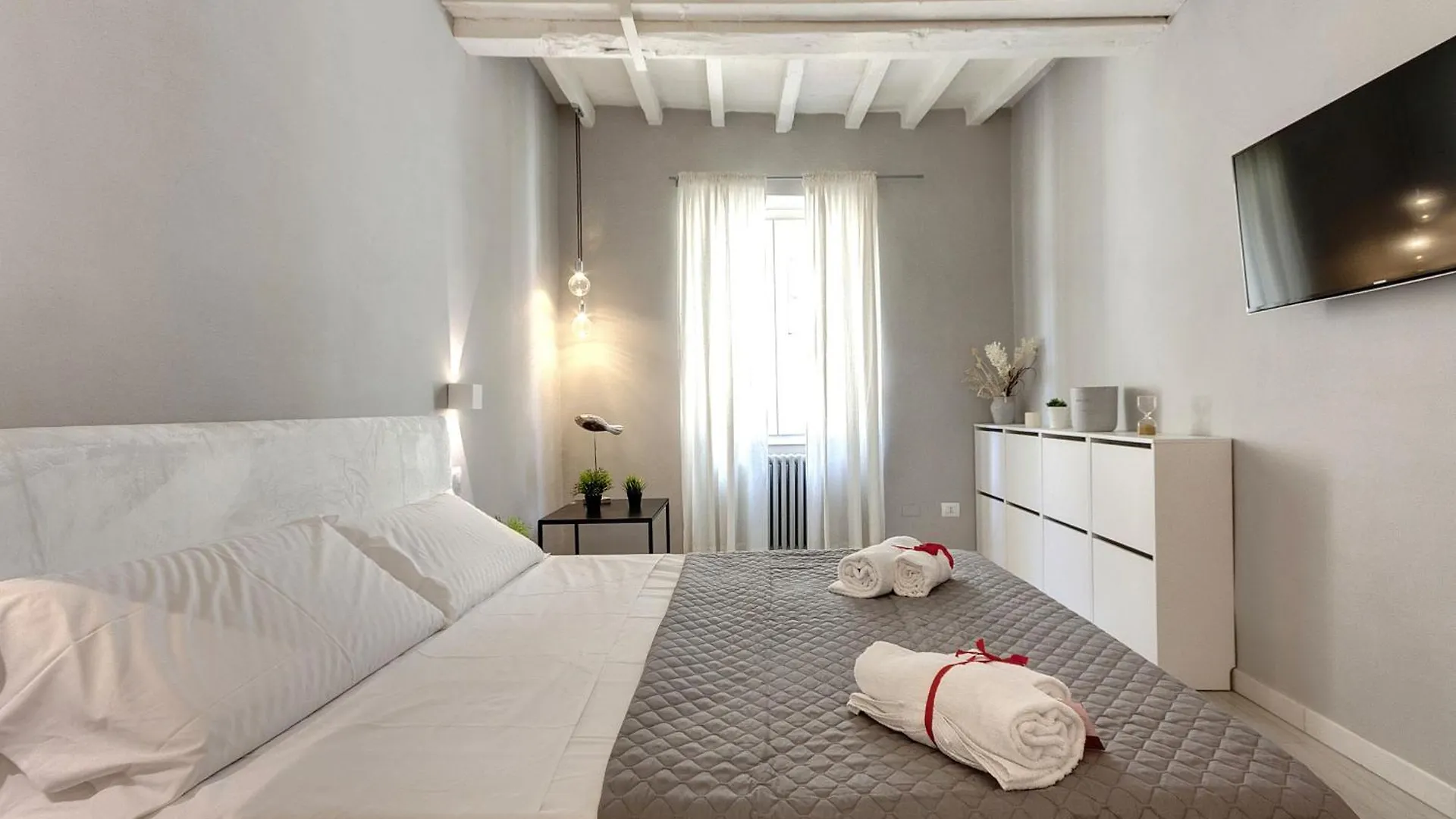 Jake & Francis Apartments By Mamo Florence Italy