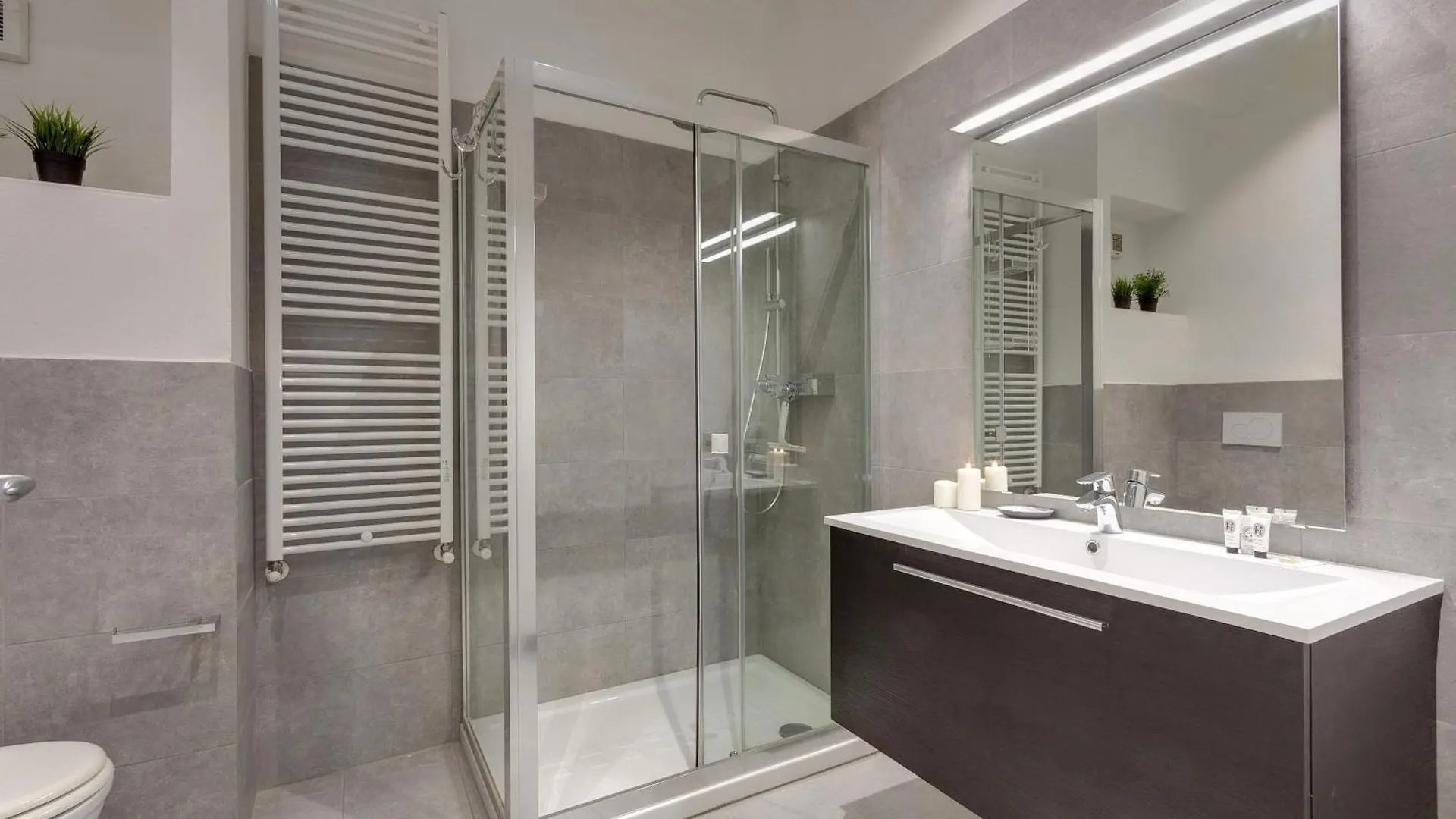 Jake & Francis Apartments By Mamo Florence Italy