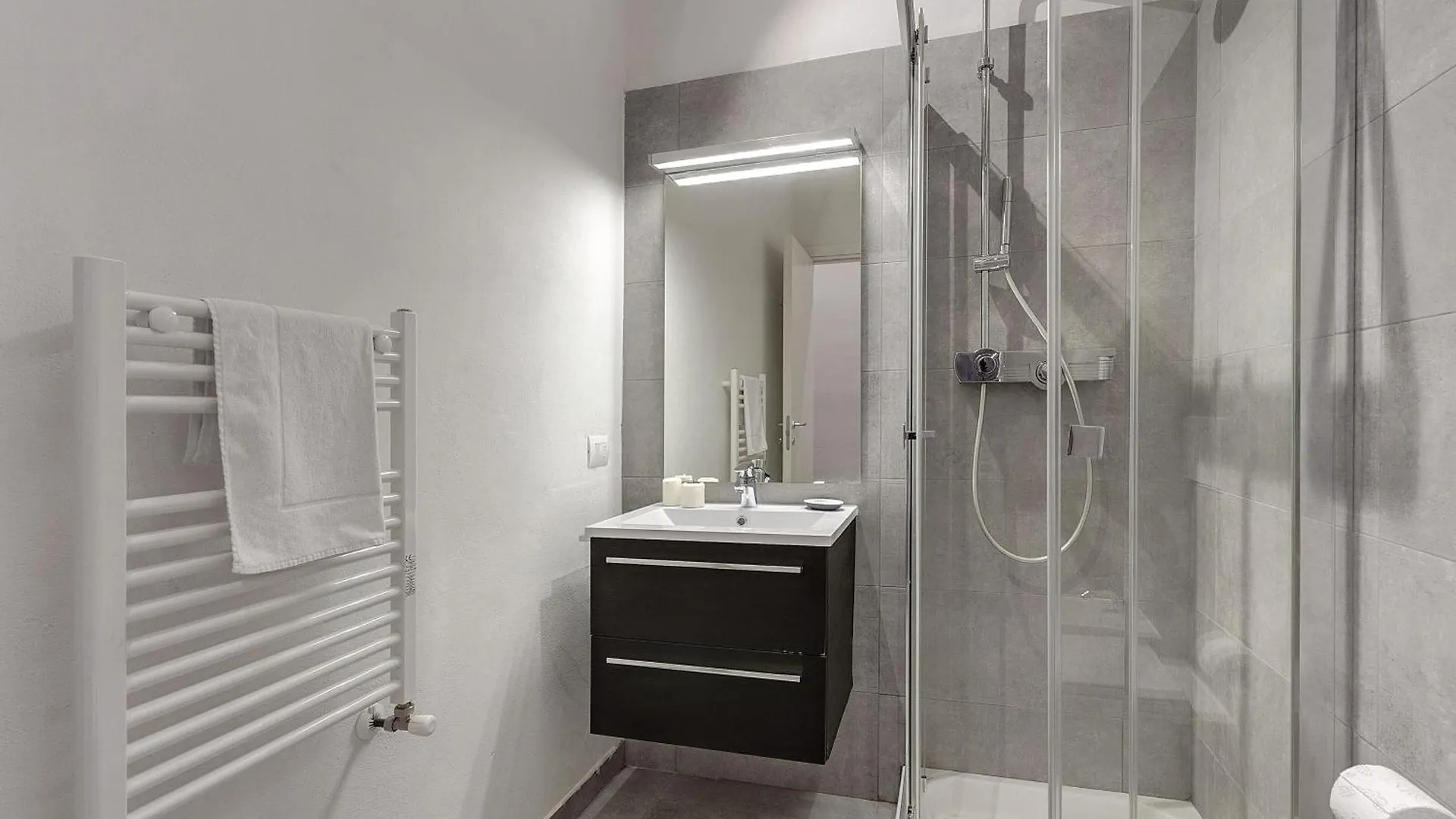 Jake & Francis Apartments By Mamo Florence 0*,  Italy